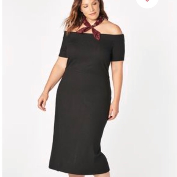 Dresses & Skirts - Beautiful form fitted midi dress